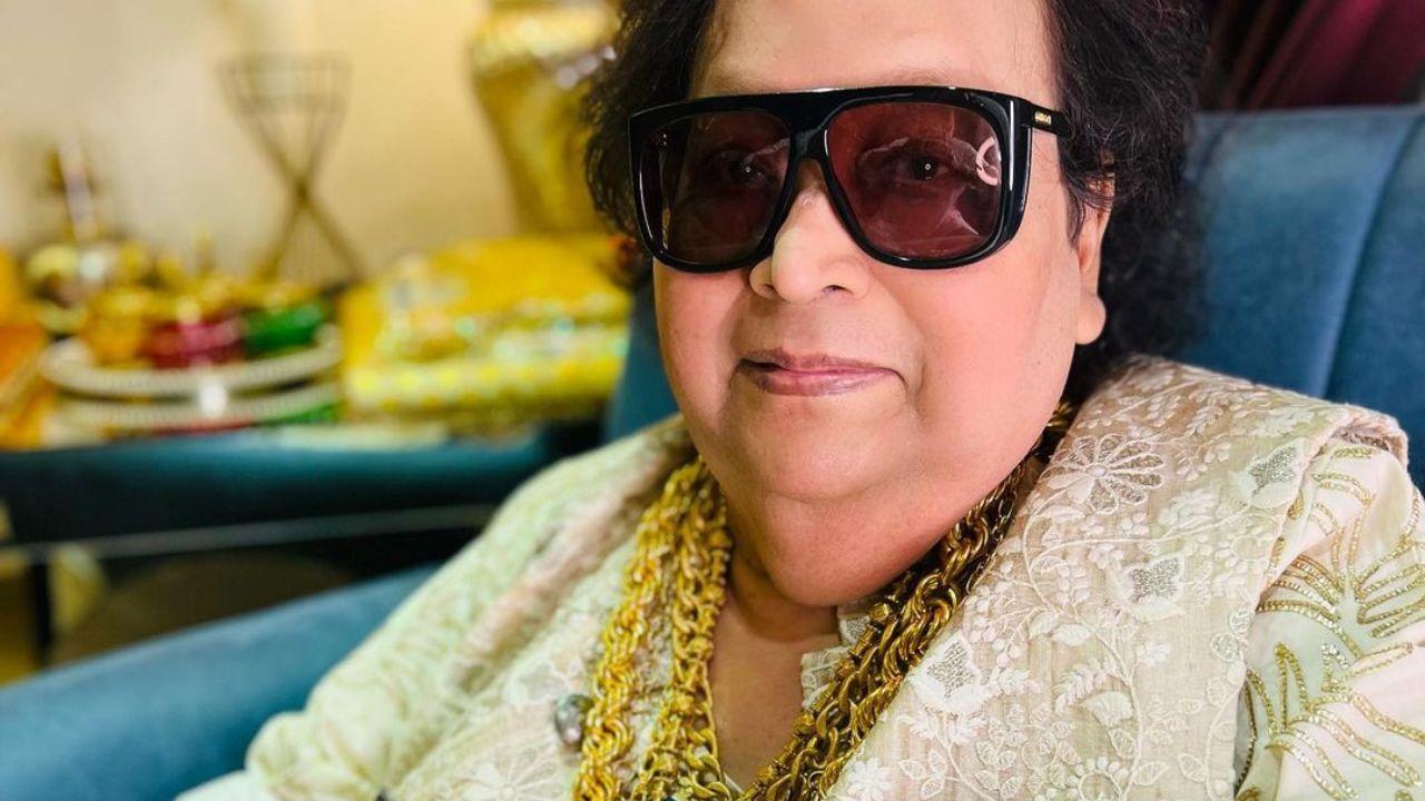 Bappi Lahiri
Mostly referred as the ‘Golden Man’ of the music industry, the extremely talented musician Bappi Lahiri breathed his last early this year in the month of February 15 this year. Its being said that, Bappi Lahiri, who started to play tabla from the tender age of 3 years, was very much influenced by the iconic musician Elvis Presley, who was also the reason and inspiration behind Bappida’s trademark jewellery. Bappi Lahiri made his debut as a music composer in Bollywood with ‘Nanha Shikari’, which was released in the year 1973.